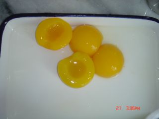 canned yellow peach halves